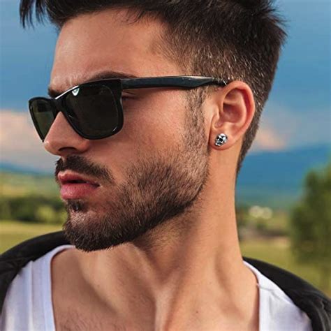 cual es la oreja gay|Qué significa que un hombre traiga un arete en la。